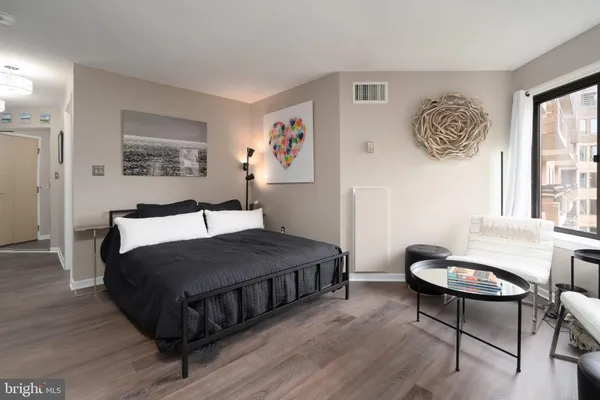 $2,400 | 2111 Wisconsin Avenue Northwest, Unit 512, Washington, DC 20007