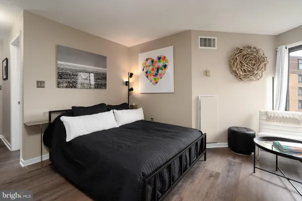 $2,400 | 2111 Wisconsin Avenue Northwest, Unit 512, Washington, DC 20007