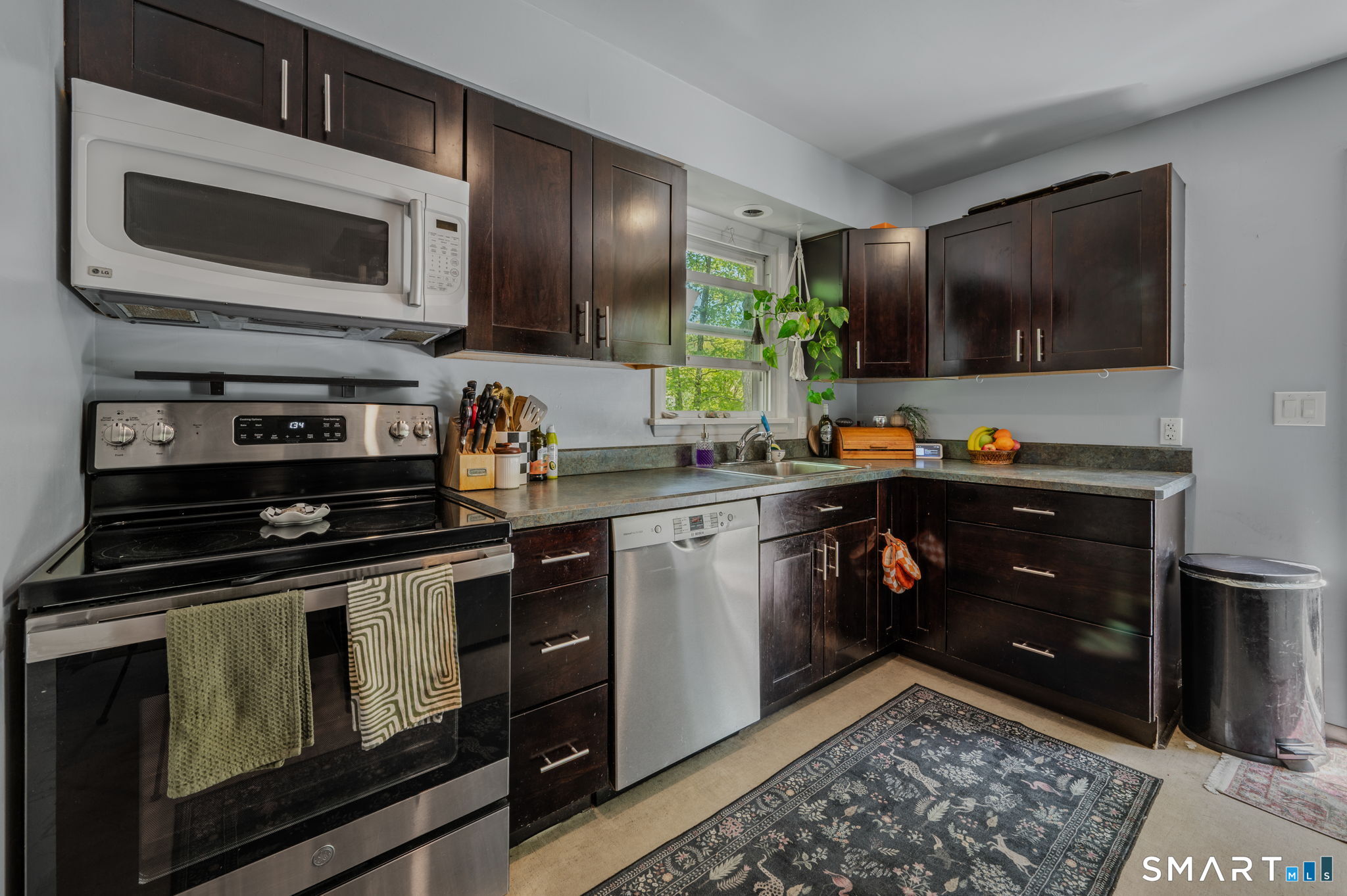 148 Flanders Road Stonington, CT 06378 - Photo 12 of 31