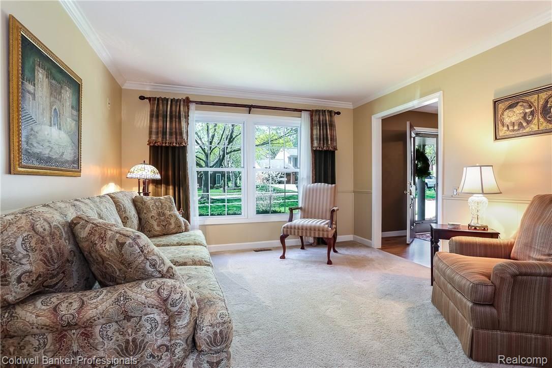 1060 Hemlock Drive Rochester, MI 48307 - Photo 5 of 42 007-Living_Room-5705167-large.jpg