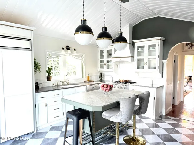 $6,800 | 370 Main Street, Los Alamos, CA 93440