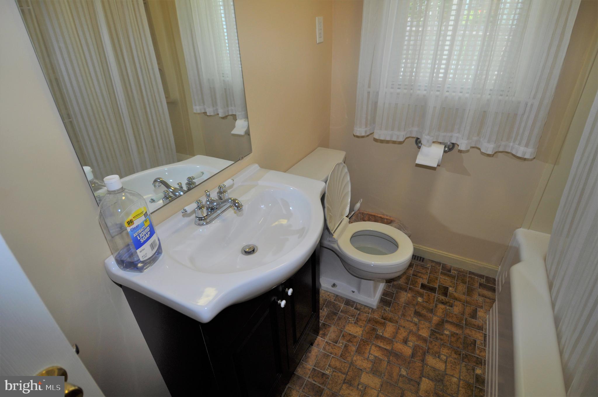 4702 Ridgeway Avenue Baltimore, MD 21206 - Photo 9 of 18 Bath