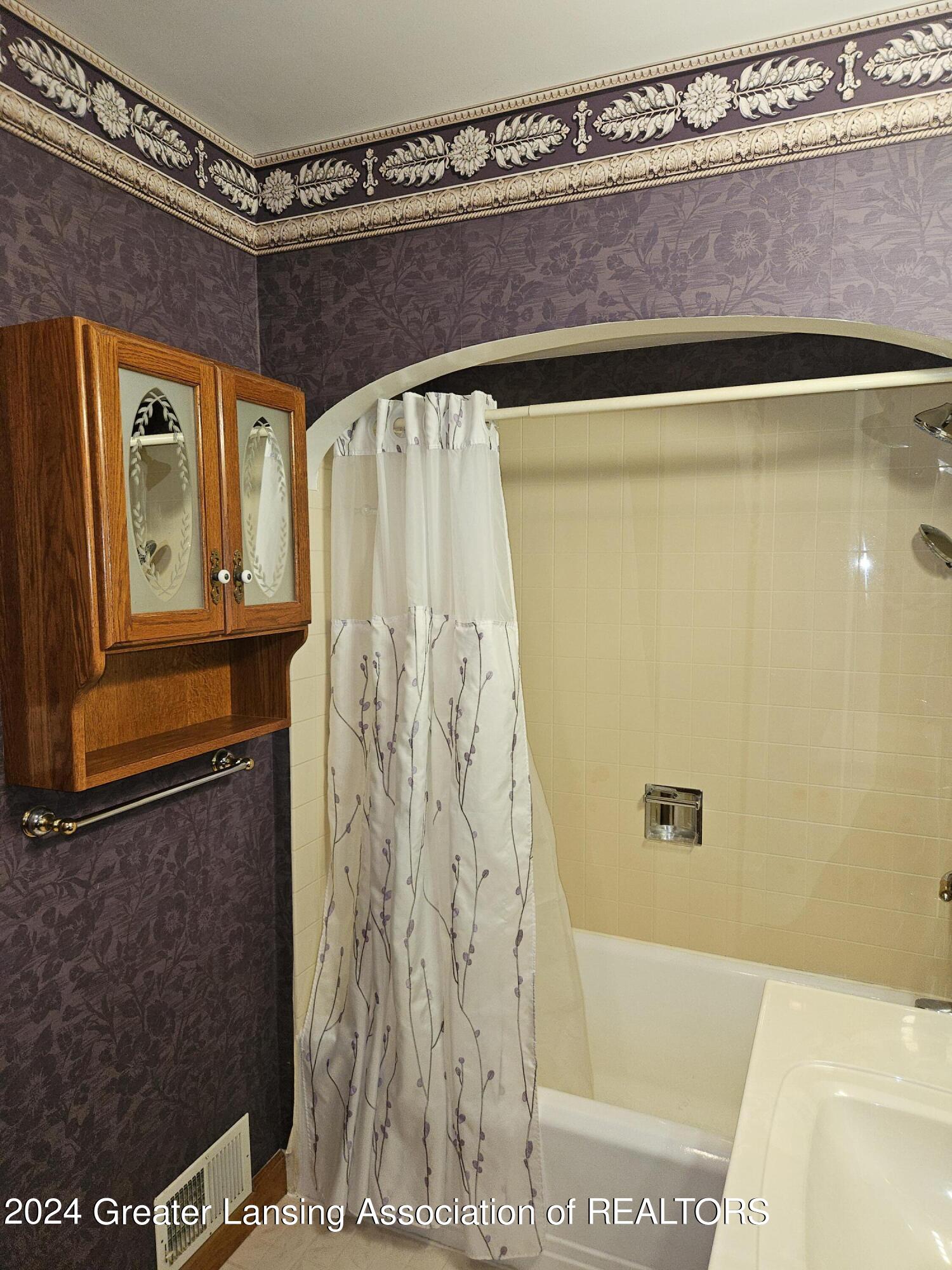 502 South Cochran Road Charlotte, MI 48813 - Photo 20 of 51 20240317_142918
