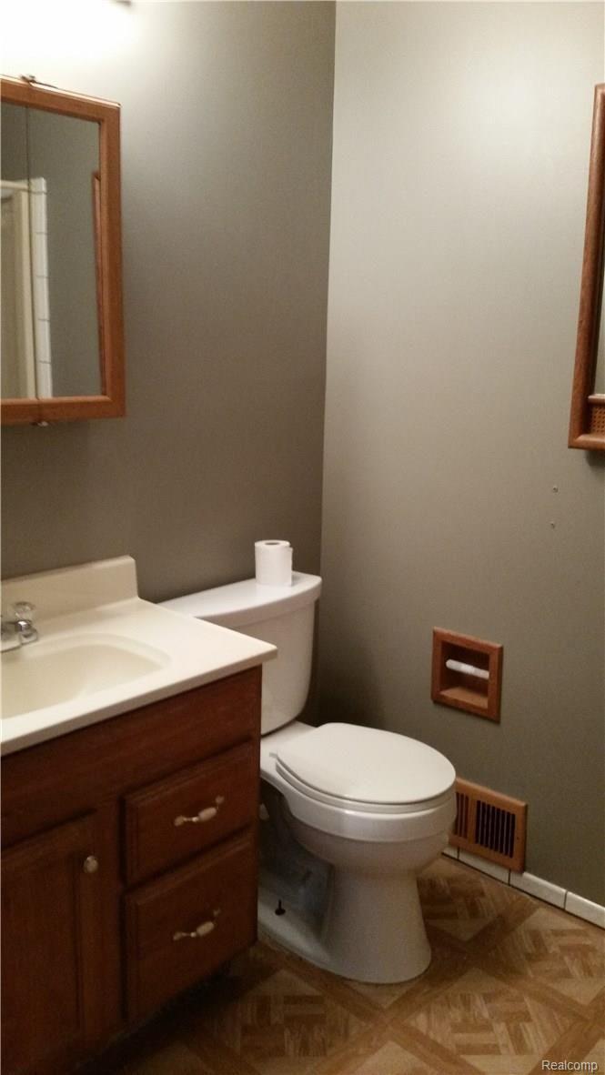 2979 Gerald Avenue Rochester, MI 48307 - Photo 9 of 44 2979 Gerald 141.jpg