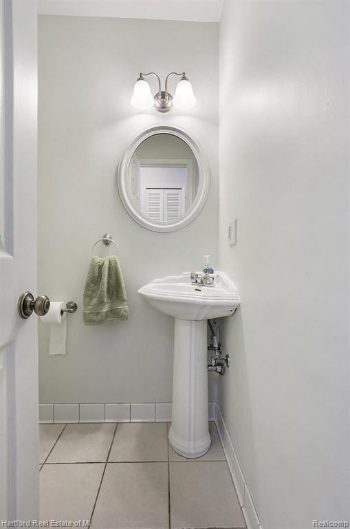 26184 Steele Road Farmington Hills, MI 48331 - Photo 15 of 38
