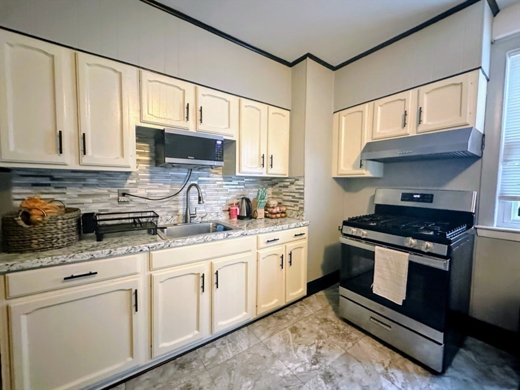 137 Congress Avenue Chelsea, MA 02150 - Photo 12 of 31