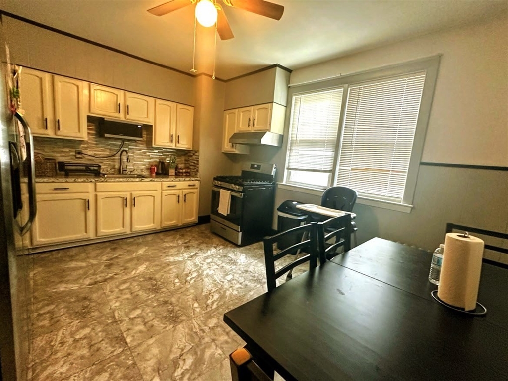 137 Congress Avenue Chelsea, MA 02150 - Photo 14 of 31