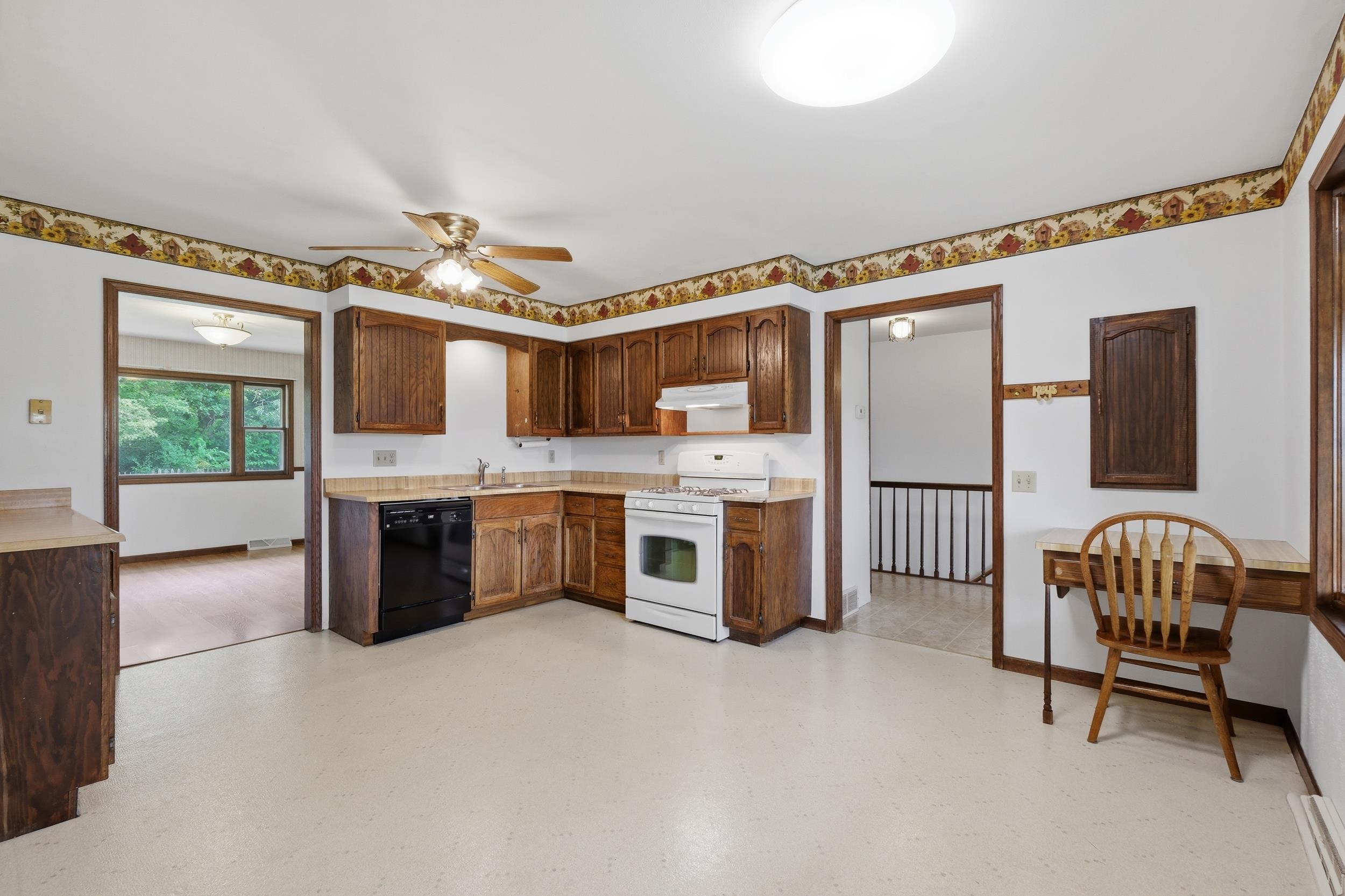 N4982 Dunning Road Pardeeville, WI 53954 - Photo 8 of 58 Gallery Image 8