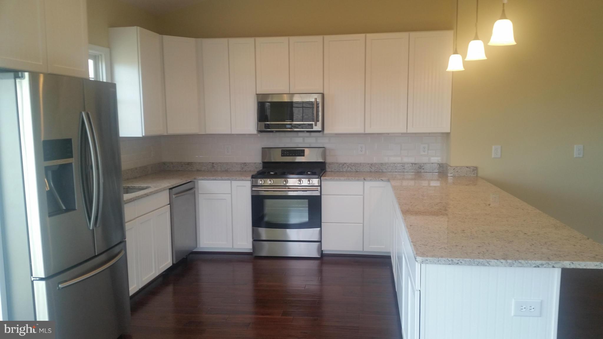 257 Harlem Road Pasadena, MD 21122 - Photo 5 of 20 Kitchen