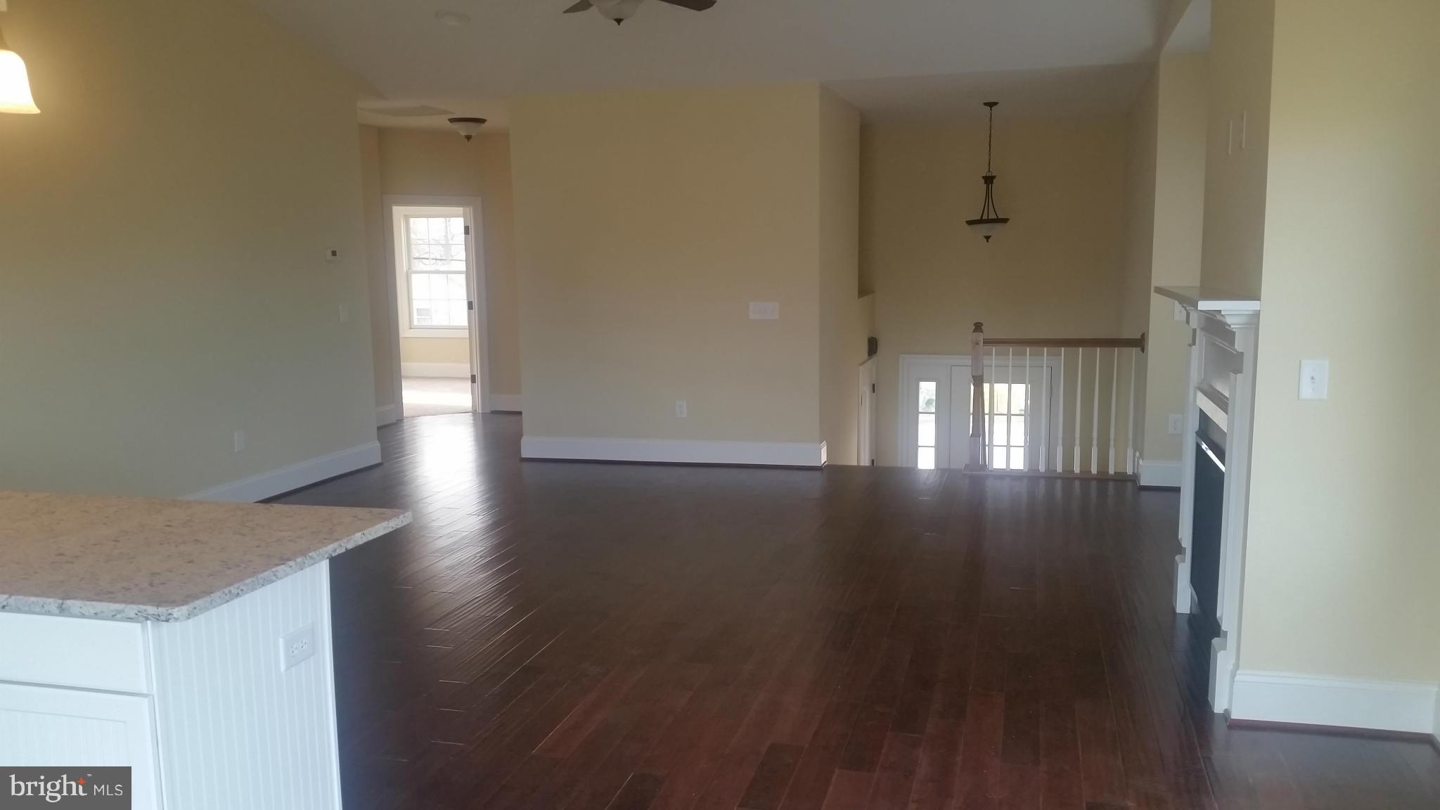 257 Harlem Road Pasadena, MD 21122 - Photo 6 of 20 Living Room