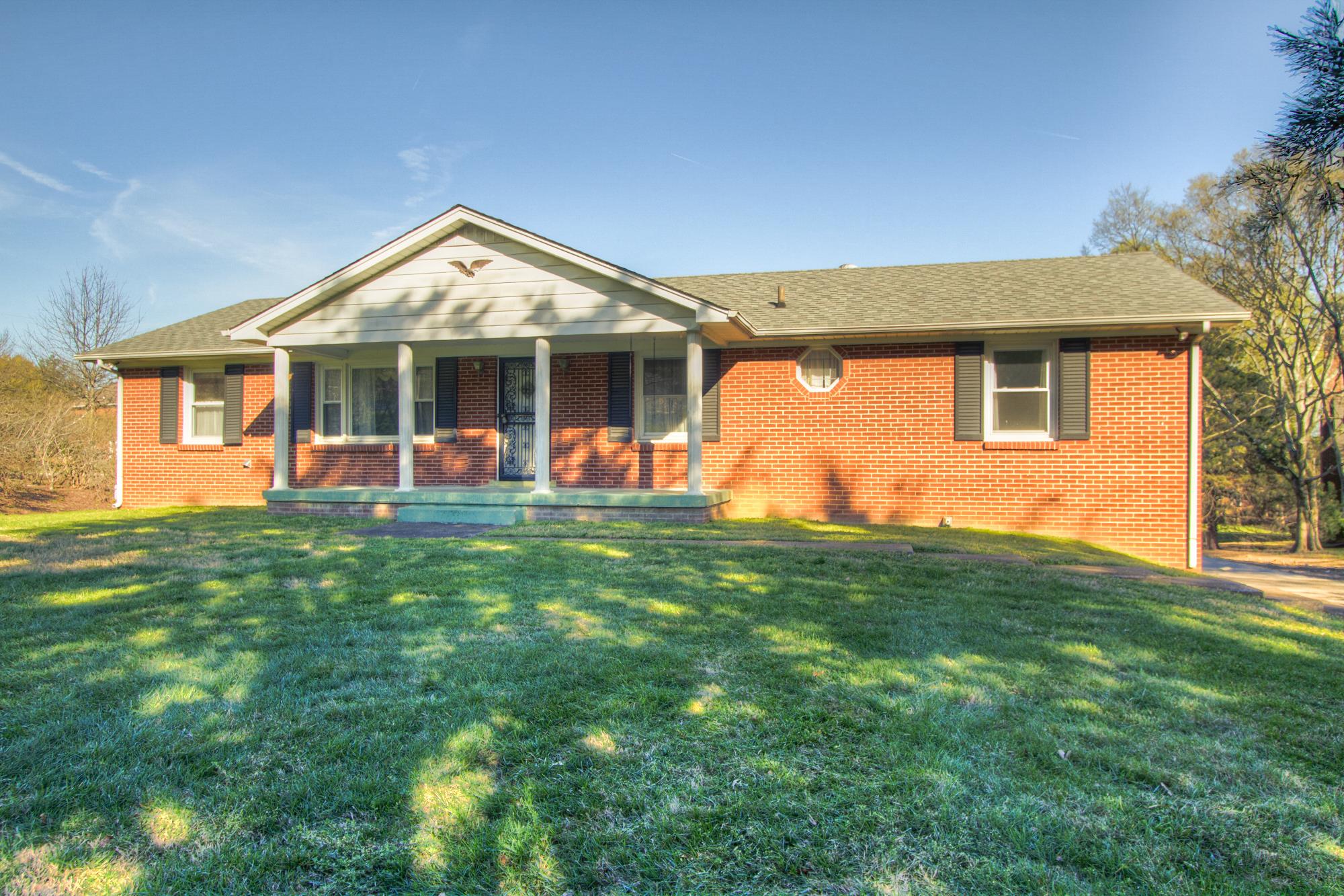 a view of a house with a backyard