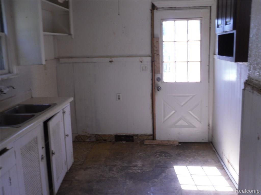 7004 Rivard Avenue Warren, MI 48091 - Photo 4 of 13 003.JPG