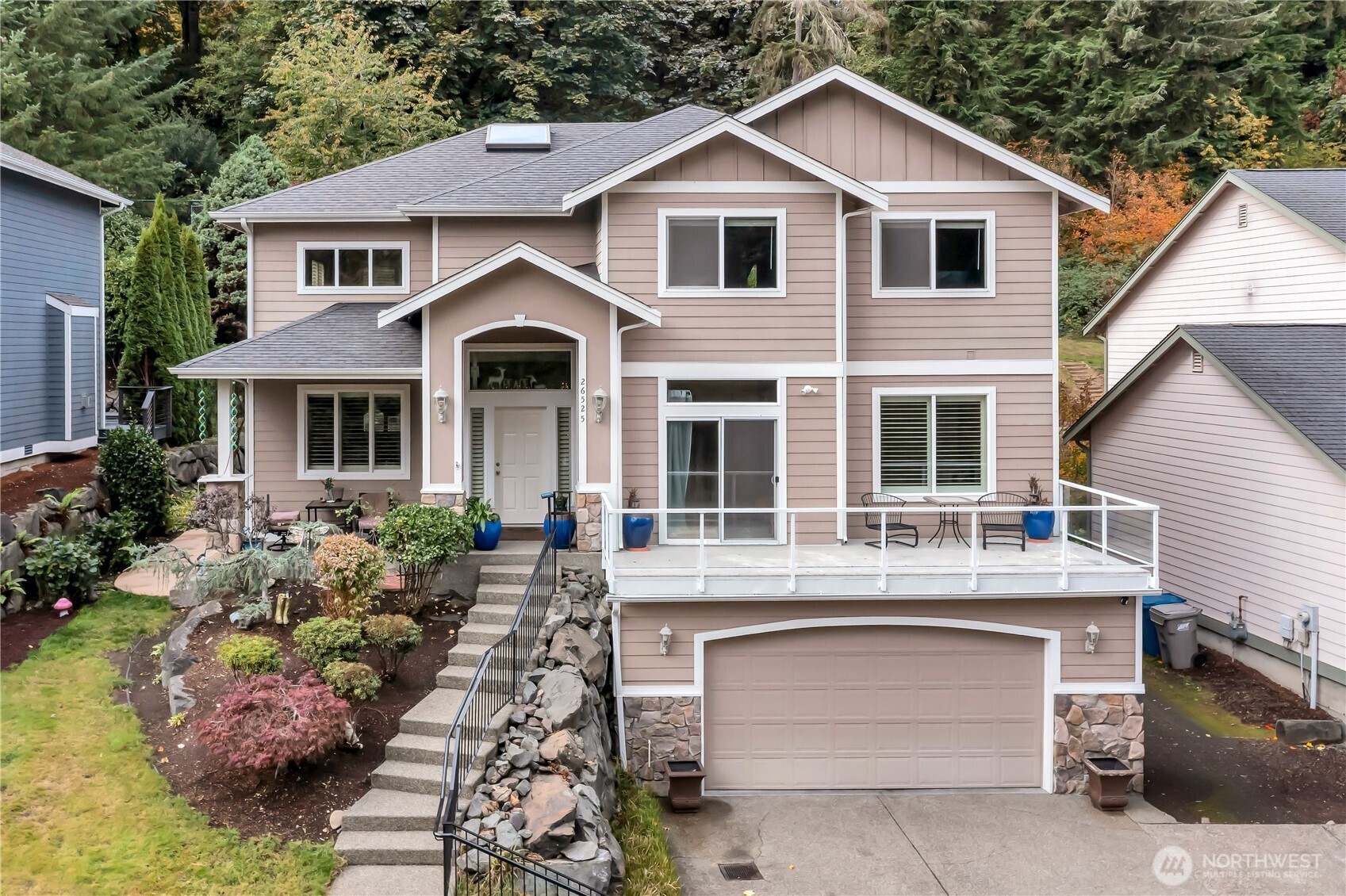 26525 Lake Fenwick Road South Kent, WA 98032 - Photo 1 of 40 a front view of a house with a yard