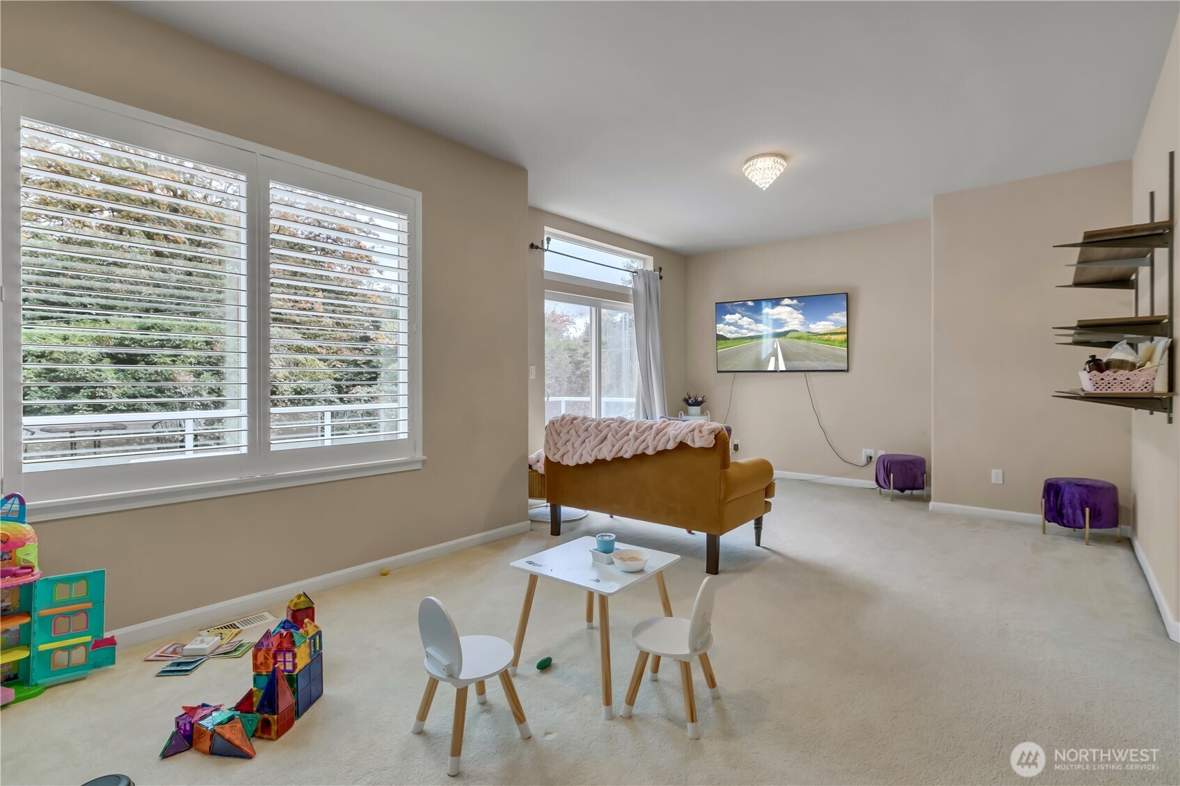 26525 Lake Fenwick Road South Kent, WA 98032 - Photo 13 of 40 a living room with furniture and a window