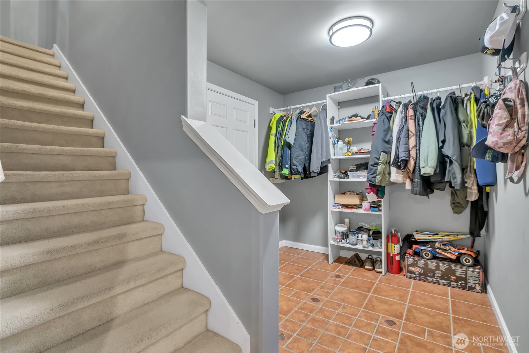 26525 Lake Fenwick Road South Kent, WA 98032 - Photo 26 of 40 a view of entryway and hall
