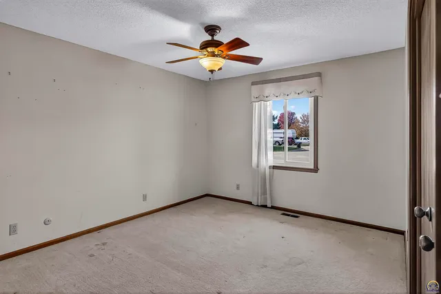 $300,000 | 2942 Southeast Meadowview Drive, Topeka, KS 66605