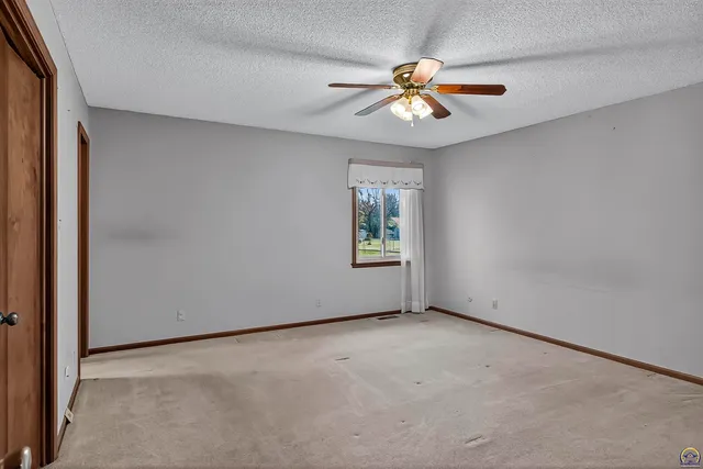 $300,000 | 2942 Southeast Meadowview Drive, Topeka, KS 66605