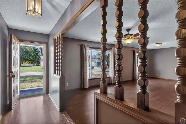 $300,000 | 2942 Southeast Meadowview Drive, Topeka, KS 66605