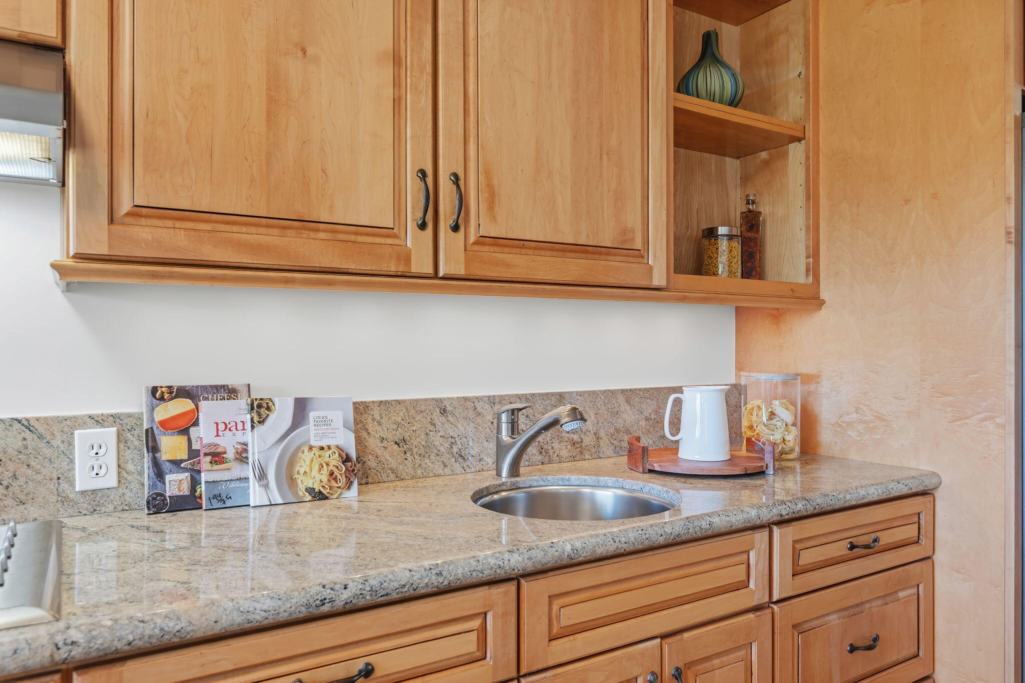 1400 Holiday Hill Road Goleta, CA 93117 - Photo 21 of 56 22-Kitchen