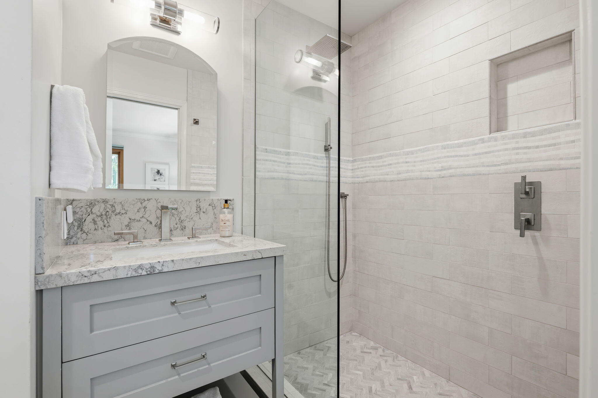 1400 Holiday Hill Road Goleta, CA 93117 - Photo 39 of 56 40-Primary Bathroom