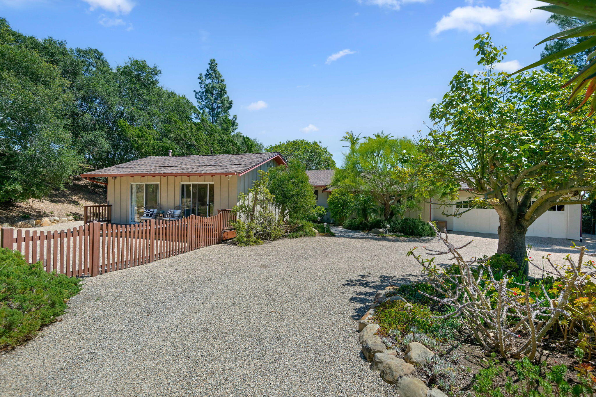 1400 Holiday Hill Road Goleta, CA 93117 - Photo 4 of 56 07-Drvieway View