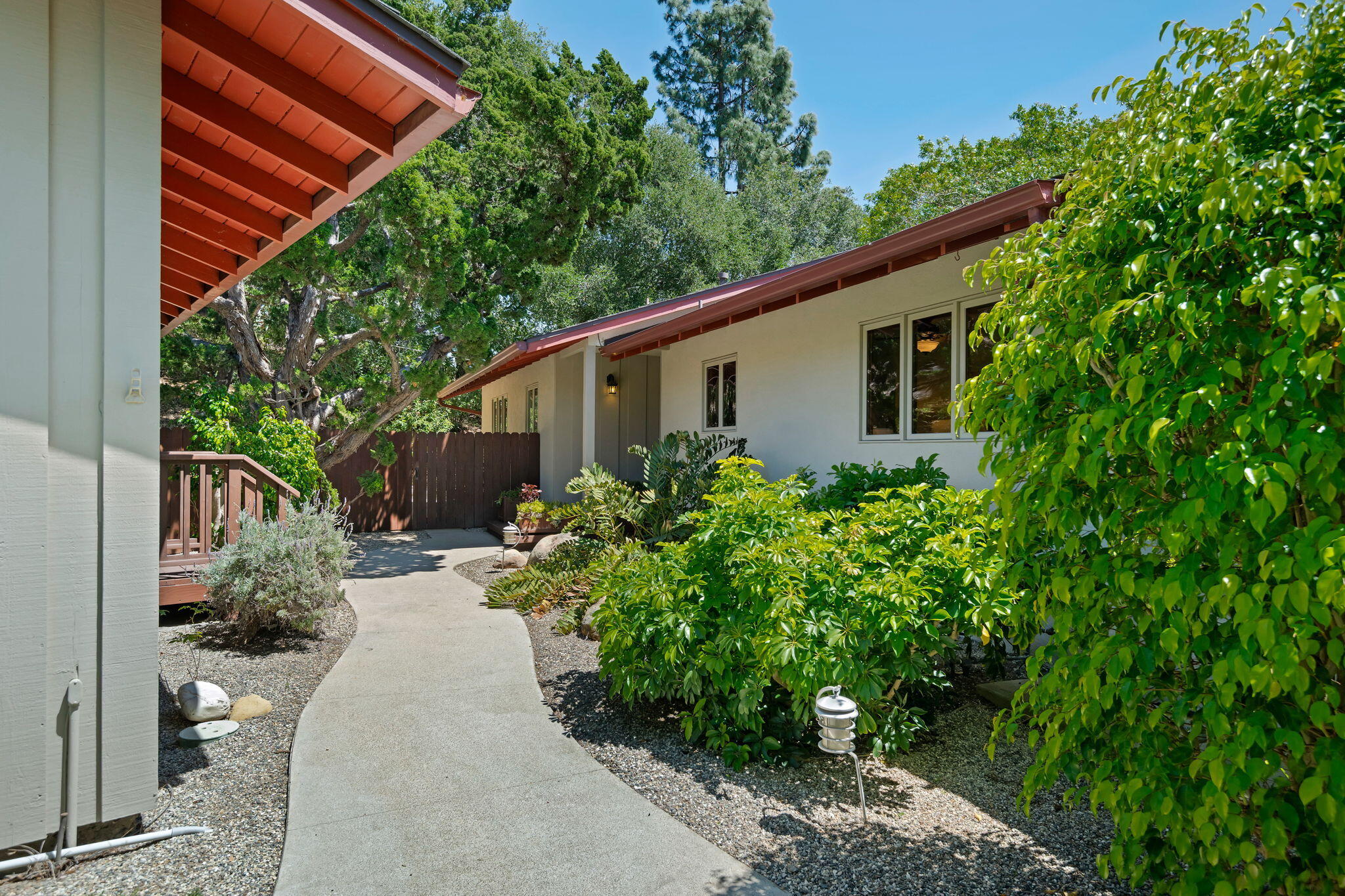 1400 Holiday Hill Road Goleta, CA 93117 - Photo 5 of 56 11-Walkway