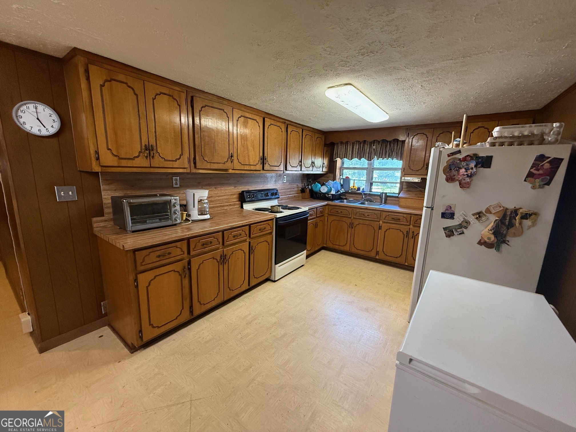 1600 Grant Avenue Manchester, GA 31816 - Photo 11 of 37 a kitchen with cabinets and appliances