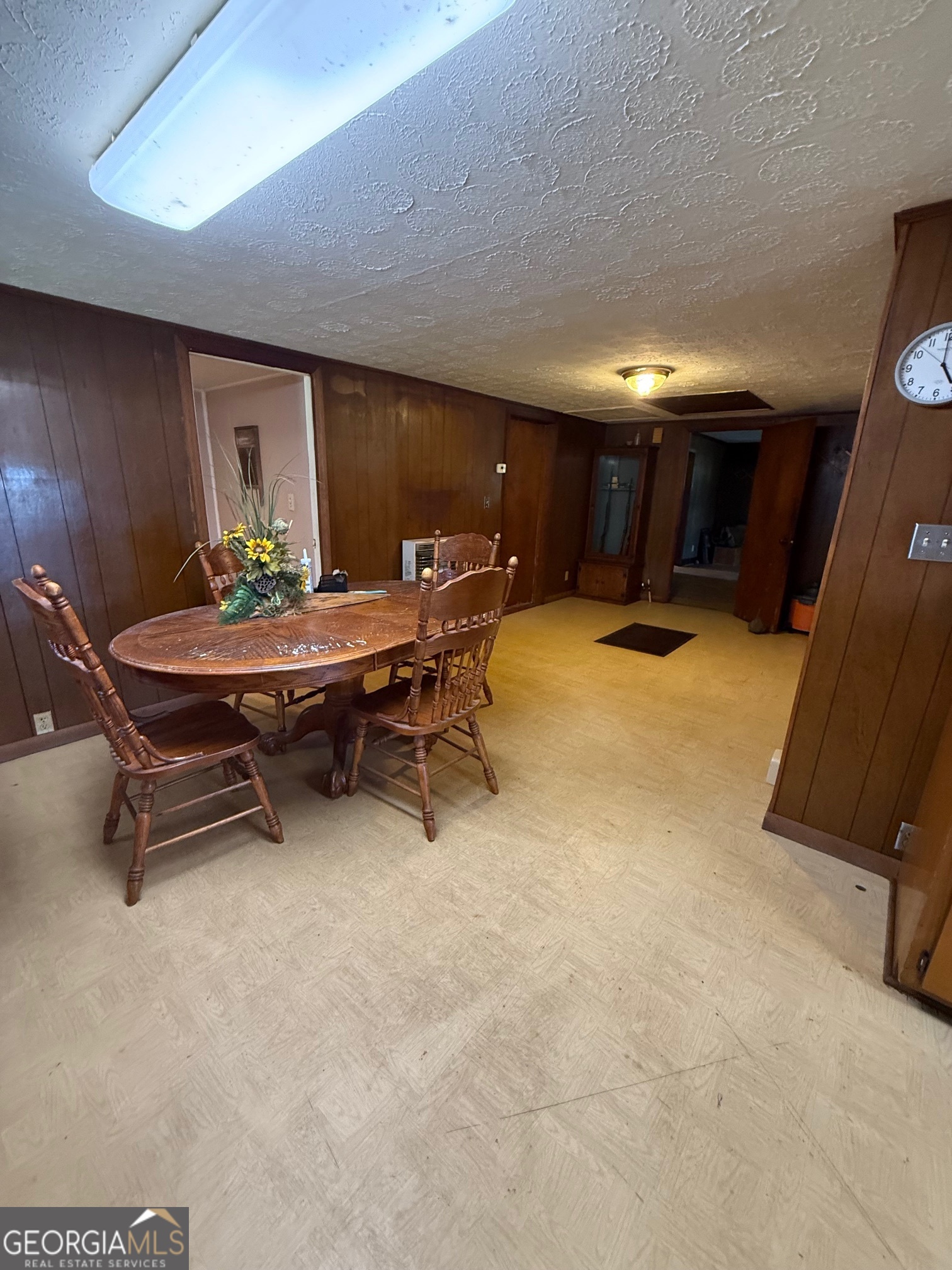 1600 Grant Avenue Manchester, GA 31816 - Photo 7 of 37 a view of a livingroom with furniture and a ceiling fan