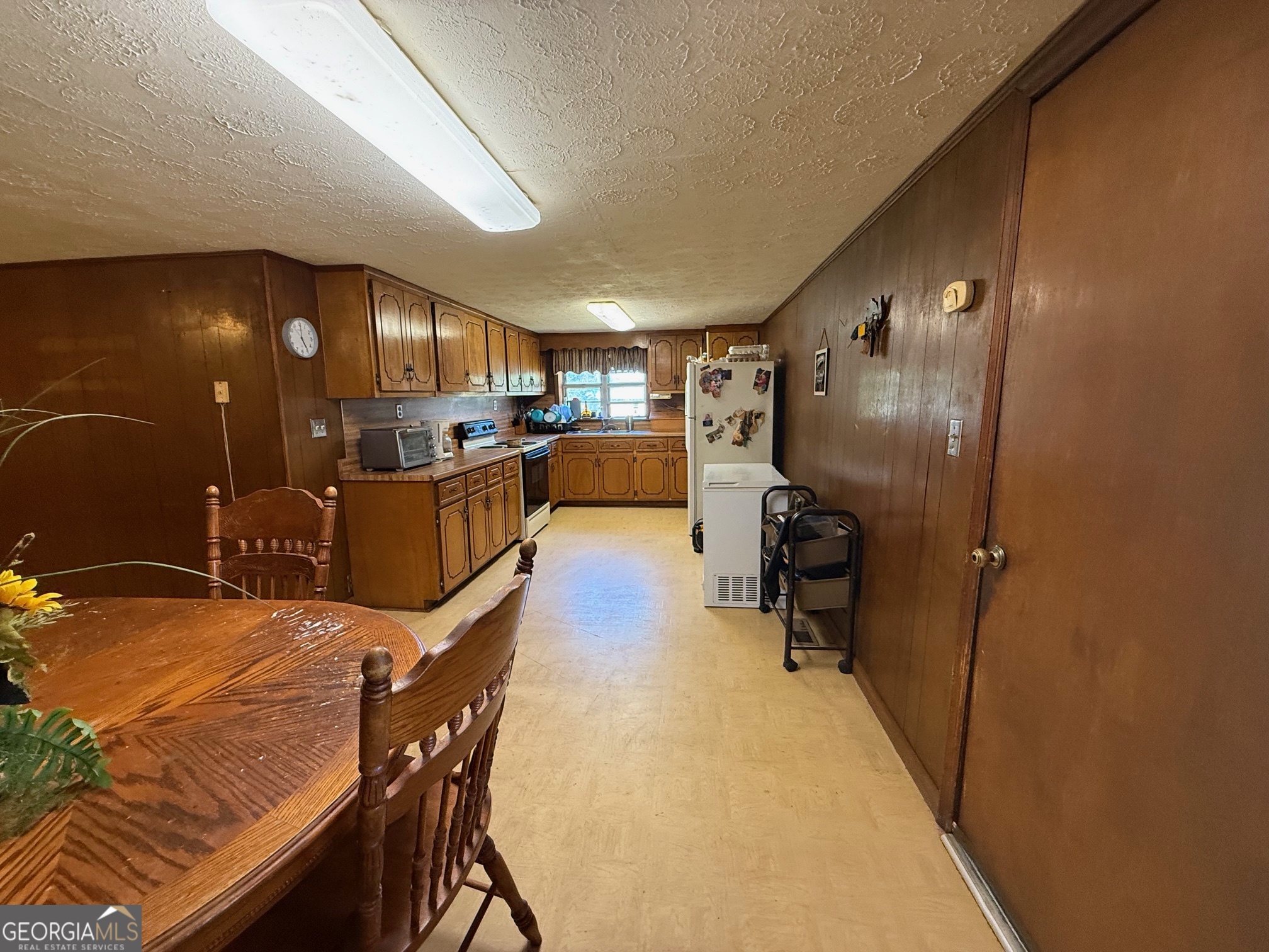 1600 Grant Avenue Manchester, GA 31816 - Photo 8 of 37 a dining room with furniture and a chandelier