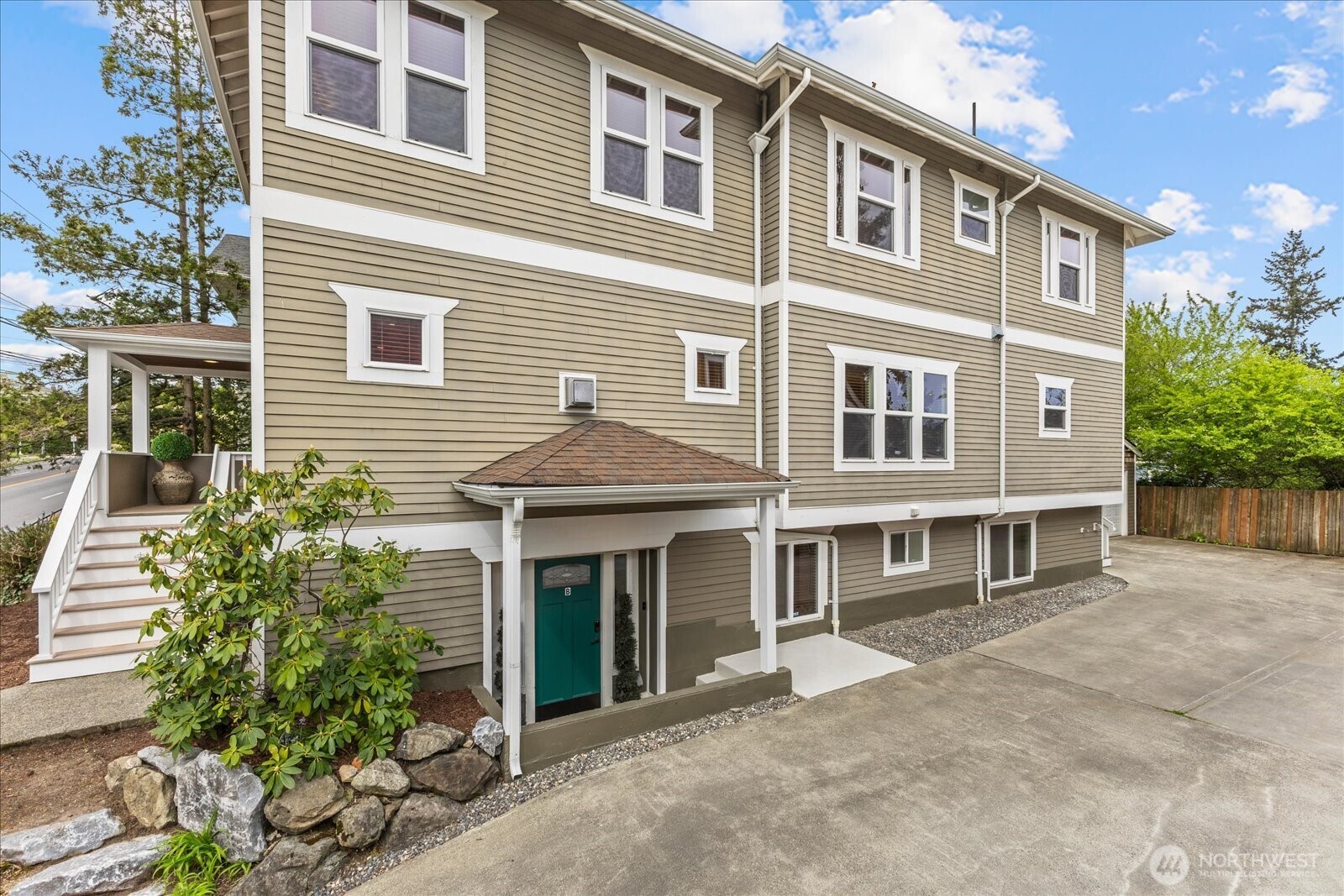 400 Northeast 50th Street Seattle, WA 98105 - Photo 23 of 39