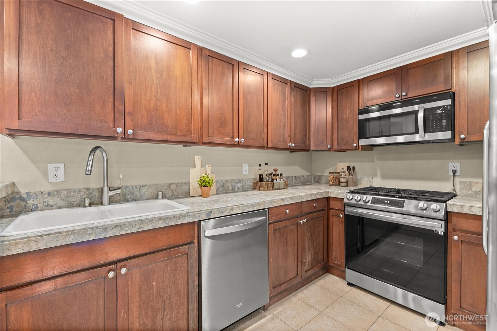 400 Northeast 50th Street Seattle, WA 98105 - Photo 26 of 39