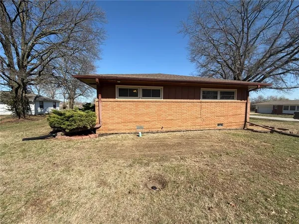 $255,000 | 904 North High Street, Butler, MO 64730