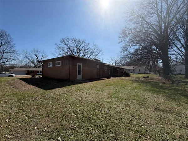 $255,000 | 904 North High Street, Butler, MO 64730