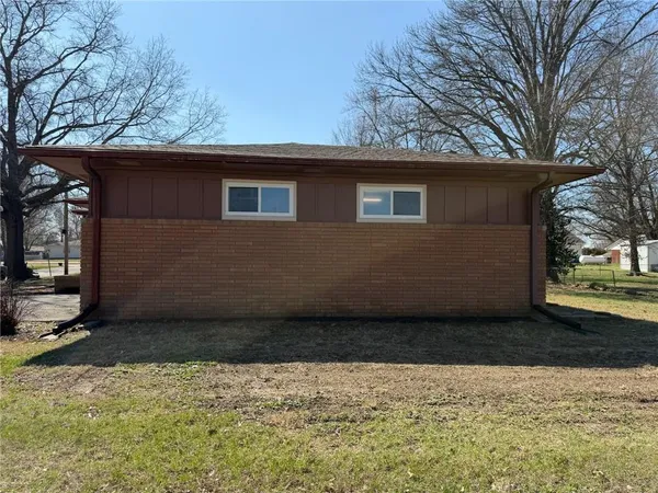 $255,000 | 904 North High Street, Butler, MO 64730