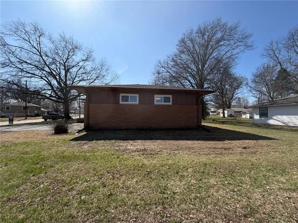 $255,000 | 904 North High Street, Butler, MO 64730