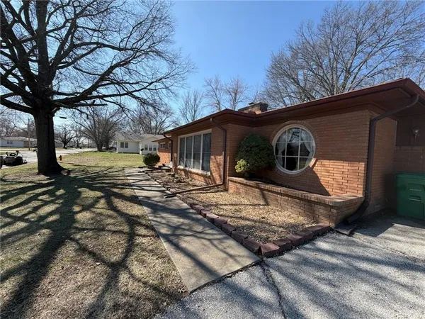 $255,000 | 904 North High Street, Butler, MO 64730