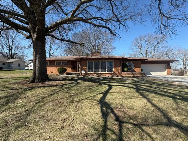 $255,000 | 904 North High Street, Butler, MO 64730