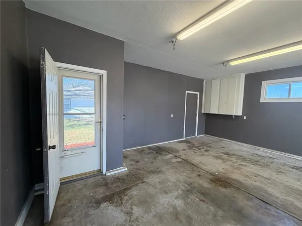 $255,000 | 904 North High Street, Butler, MO 64730