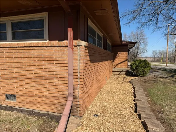 $255,000 | 904 North High Street, Butler, MO 64730