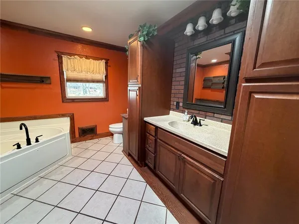 $255,000 | 904 North High Street, Butler, MO 64730