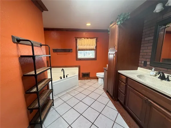 $255,000 | 904 North High Street, Butler, MO 64730