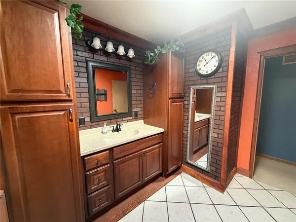 $255,000 | 904 North High Street, Butler, MO 64730