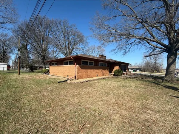 $255,000 | 904 North High Street, Butler, MO 64730