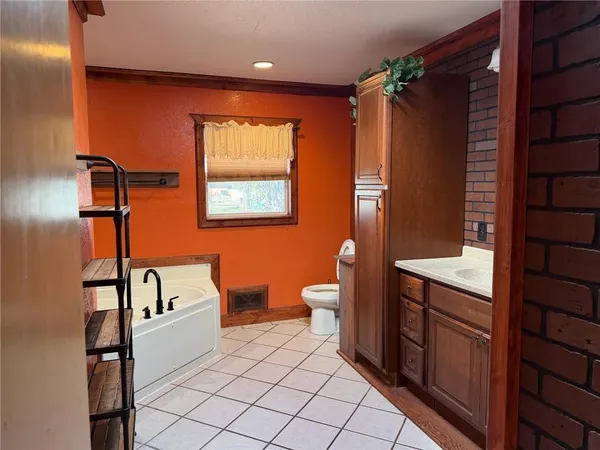 $255,000 | 904 North High Street, Butler, MO 64730