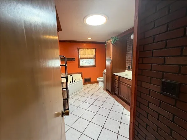 $255,000 | 904 North High Street, Butler, MO 64730