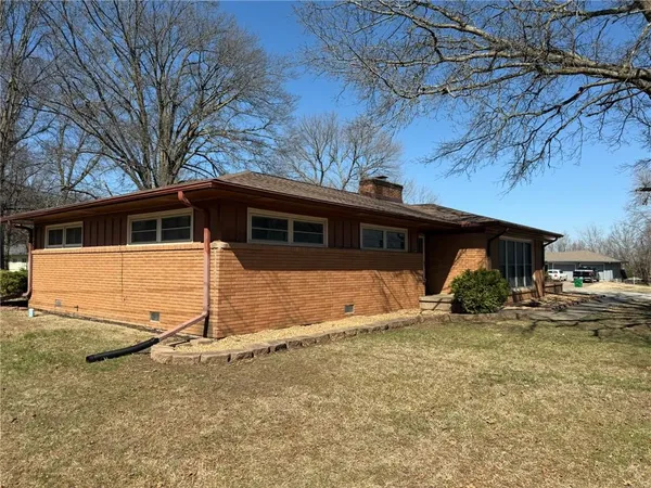 $255,000 | 904 North High Street, Butler, MO 64730