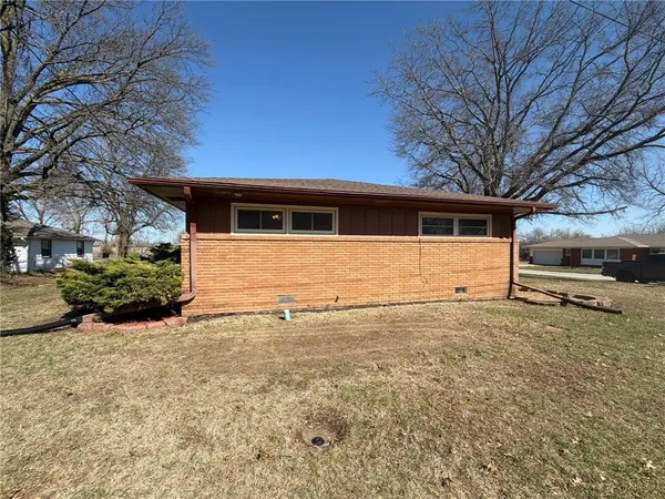 $255,000 | 904 North High Street, Butler, MO 64730