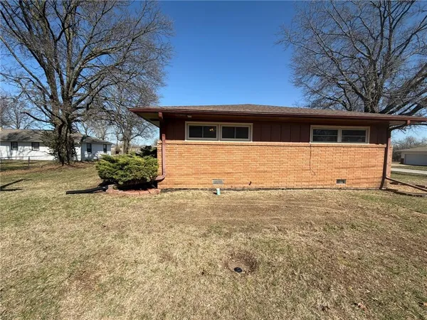 $255,000 | 904 North High Street, Butler, MO 64730