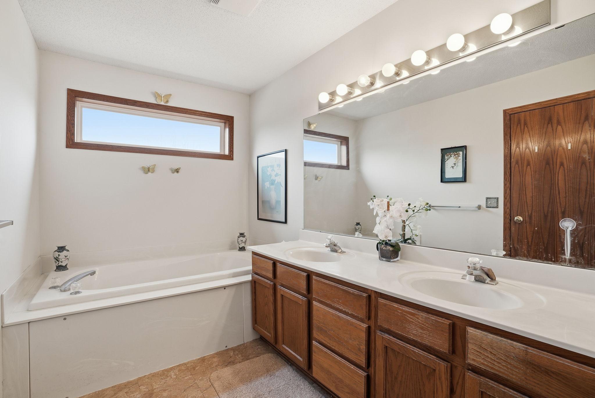 953 Lake Ridge Bay Woodbury, MN 55129 - Photo 20 of 25