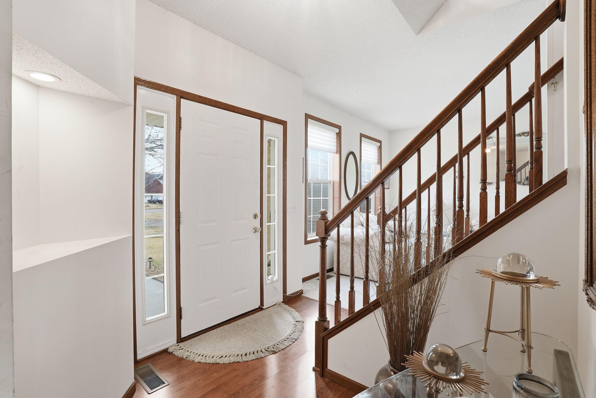 953 Lake Ridge Bay Woodbury, MN 55129 - Photo 6 of 25